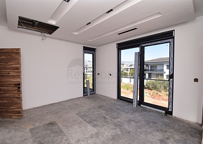 Вілла планування 7 + 1 в районі Дошемеалти - Анталія 