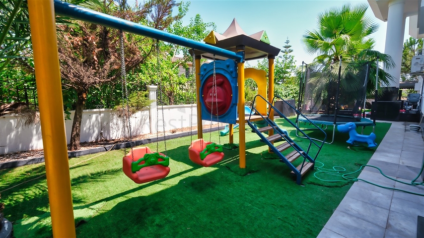 Вілла планування 4 + 1 в районі Дошемеалти - Анталія 