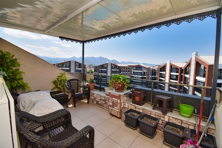 Квартира планування 4 + 1 дуплекс в мікрорайоні Унджали-Анталія 