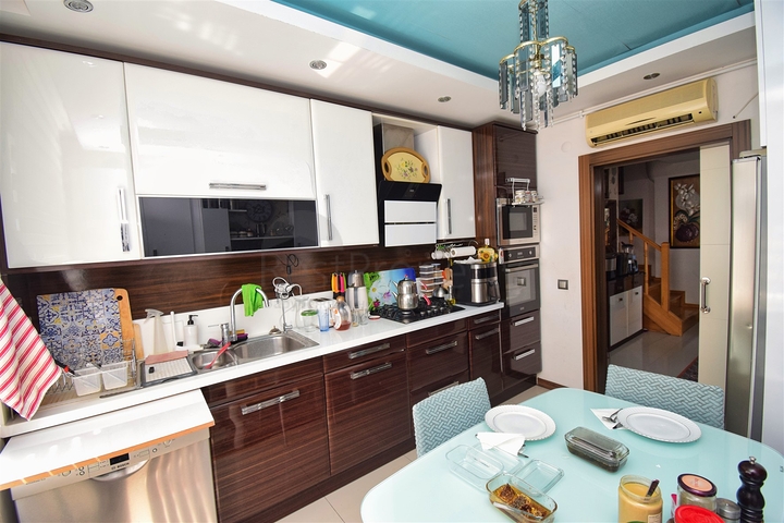 Квартира планування 4 + 1 дуплекс в мікрорайоні Унджали-Анталія 