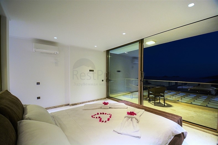 Приватна вілла 5 + 1 у Калкані з видом на море та острови