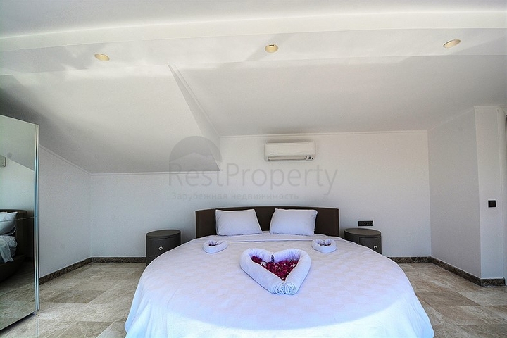 Приватна вілла 5 + 1 у Калкані з видом на море та острови