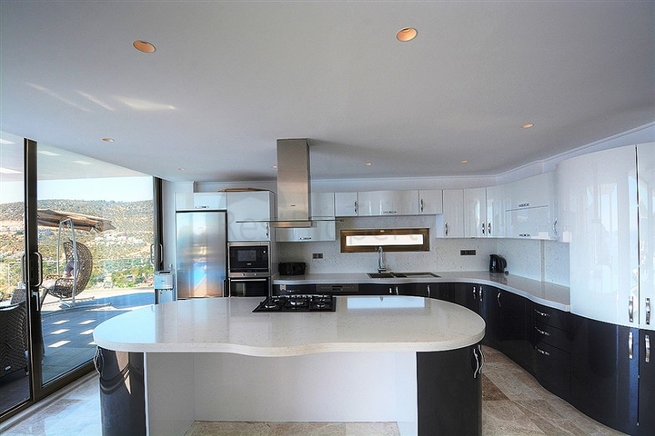 Приватна вілла 5 + 1 у Калкані з видом на море та острови