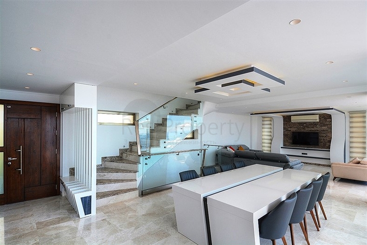 Приватна вілла 5 + 1 у Калкані з видом на море та острови