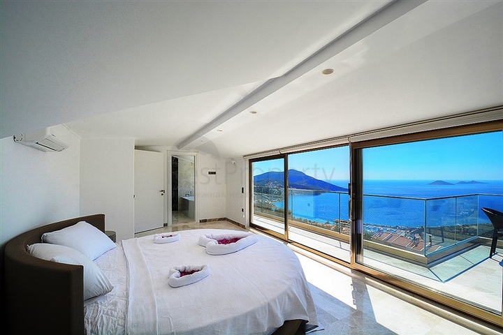 Приватна вілла 5 + 1 у Калкані з видом на море та острови