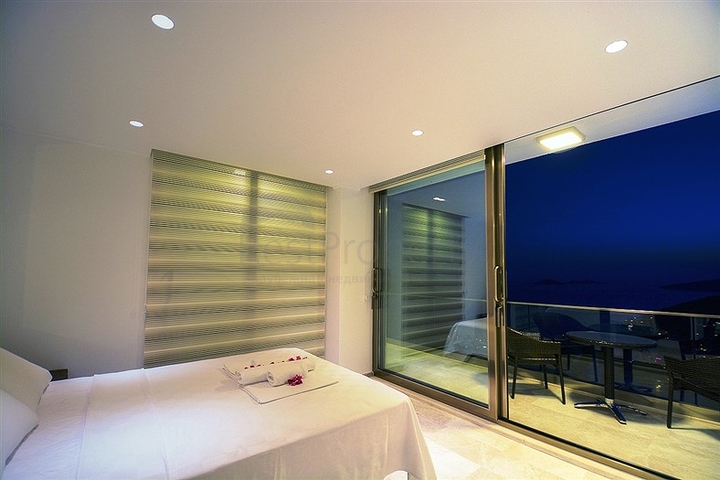 Приватна вілла 5 + 1 у Калкані з видом на море та острови