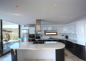 Приватна вілла 5 + 1 у Калкані з видом на море та острови