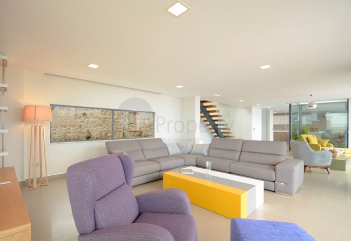 Чарівна вілла з видом на море в Калкані