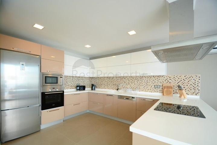 Чарівна вілла з видом на море в Калкані