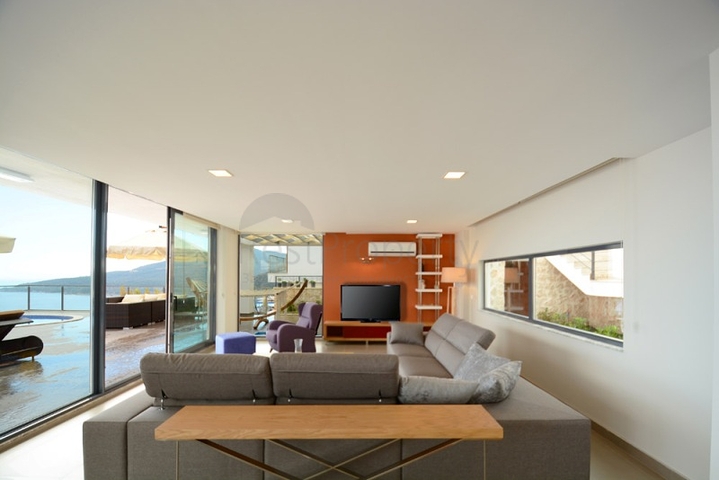 Чарівна вілла з видом на море в Калкані