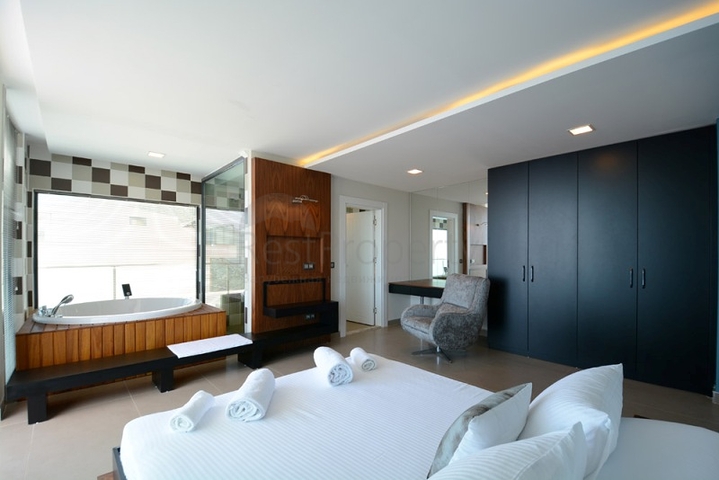 Чарівна вілла з видом на море в Калкані