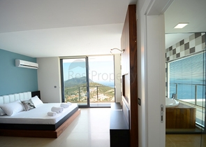 Чарівна вілла з видом на море в Калкані