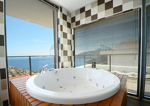 Чарівна вілла з видом на море в Калкані