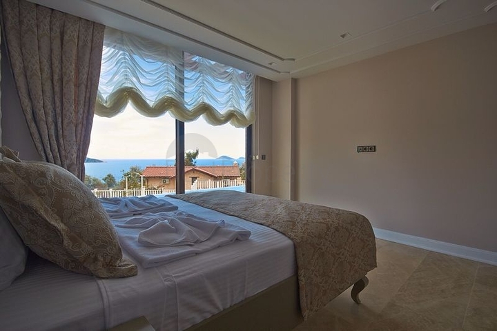 Вілла 4 + 1 з видом на море в Калкані