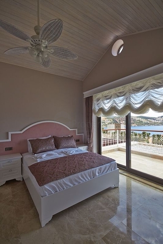 Вілла 4 + 1 з видом на море в Калкані