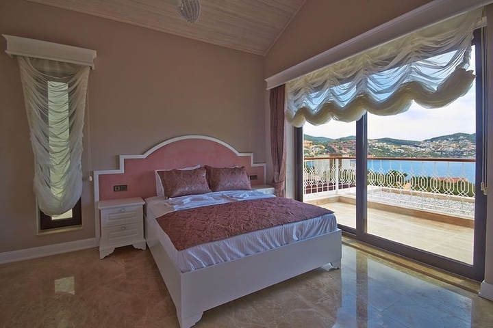 Вілла 4 + 1 з видом на море в Калкані