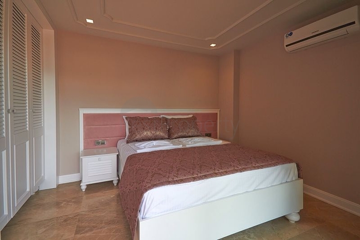 Вілла 4 + 1 з видом на море в Калкані