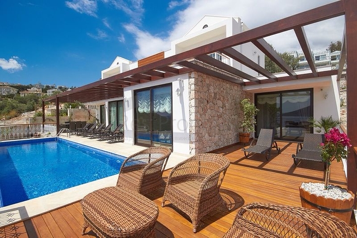 Вілла 4 + 1 з видом на море в Калкані