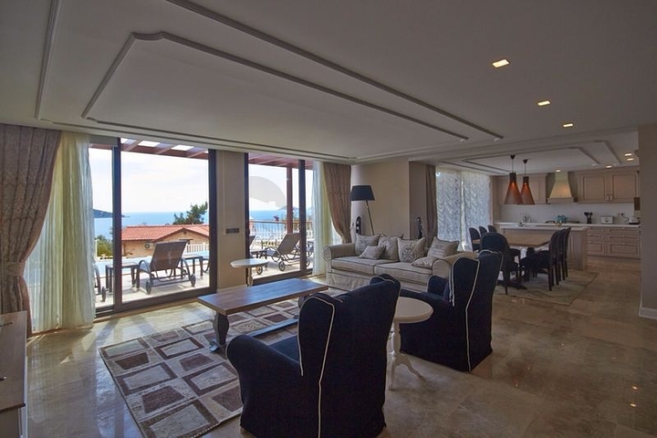 Вілла 4 + 1 з видом на море в Калкані