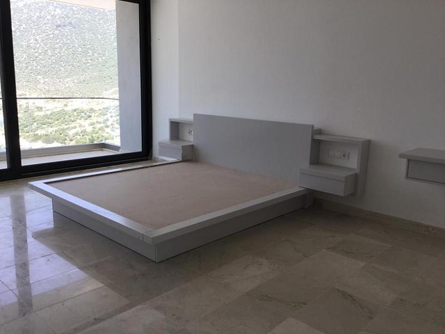 Сучасна вілла з видом на море в Калкані