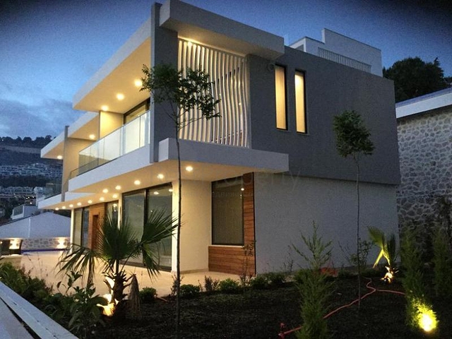 Сучасна вілла з видом на море в Калкані