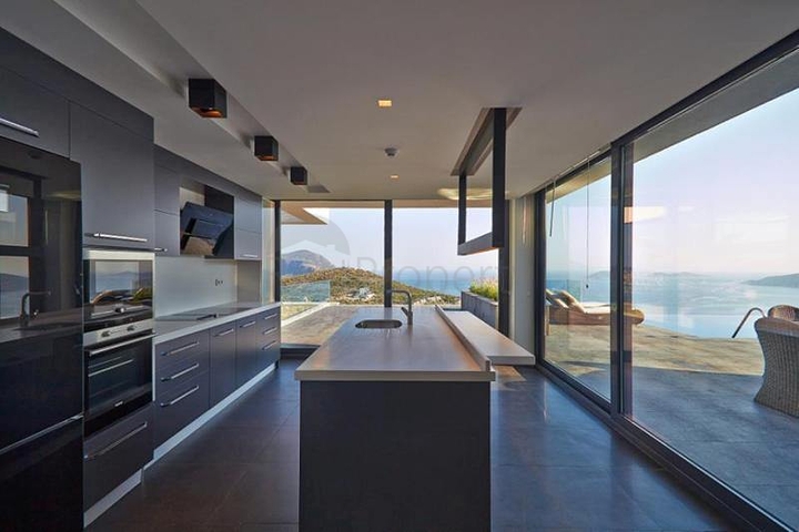 Сучасна вілла з видом на море в Калкані