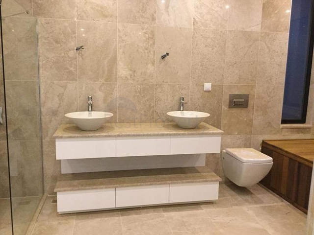 Сучасна вілла з видом на море в Калкані