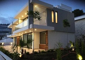 Сучасна вілла з видом на море в Калкані