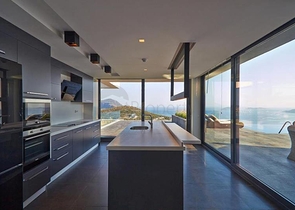 Сучасна вілла з видом на море в Калкані