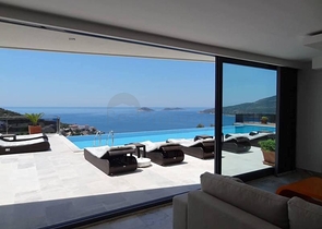 Сучасна вілла з видом на море в Калкані