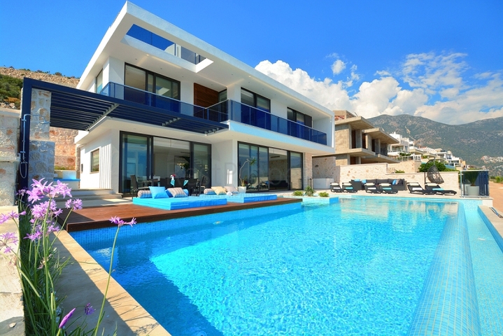 Чудова вілла з видом на море в Калкані