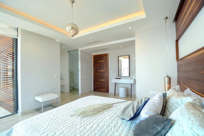 Чудова вілла з видом на море в Калкані