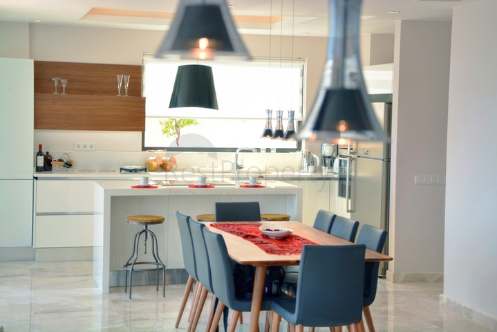 Чудова вілла з видом на море в Калкані