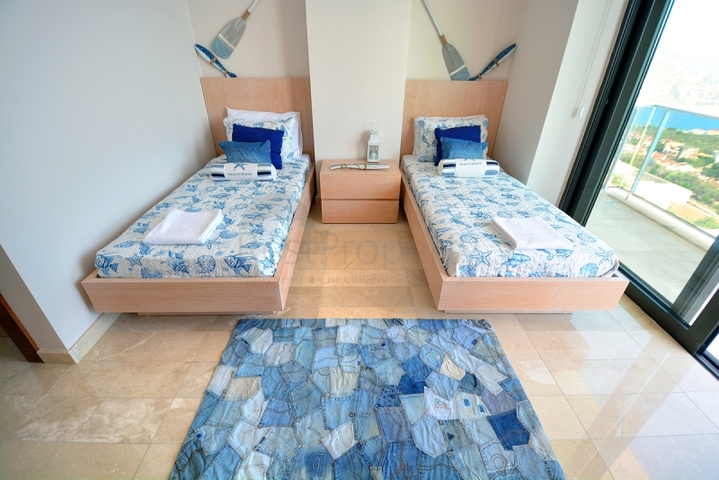 Чудова вілла з видом на море в Калкані