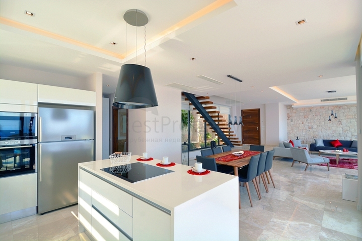 Чудова вілла з видом на море в Калкані