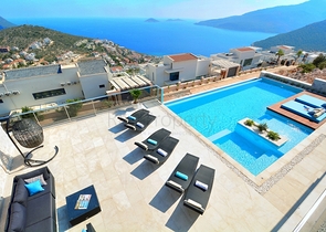 Чудова вілла з видом на море в Калкані