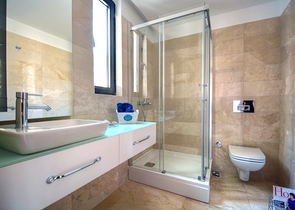 Чудова вілла з видом на море в Калкані