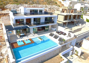 Чудова вілла з видом на море в Калкані