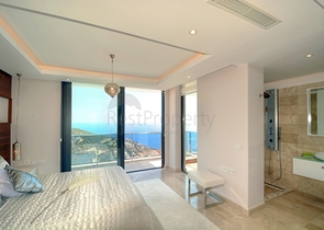 Чудова вілла з видом на море в Калкані