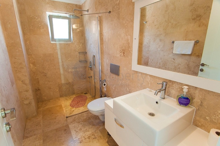 Дивовижна вілла з видом на море в Калкані, Анталія