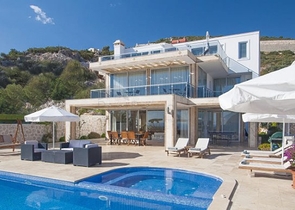 Дивовижна вілла з видом на море в Калкані, Анталія