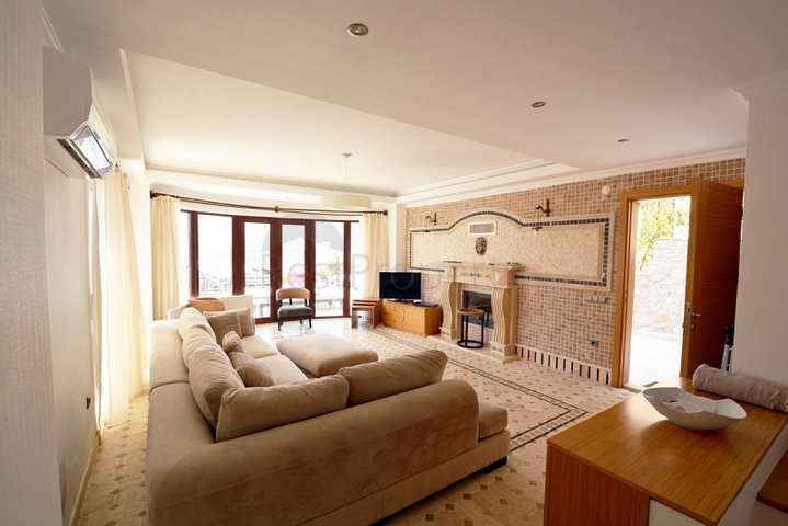          Прекрасна вілла з видом на море в районі Каламар, Калкан  