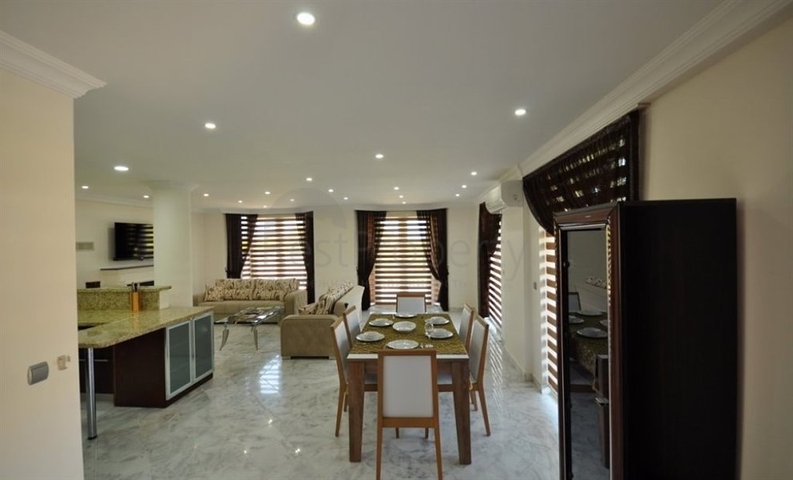 Вілла з власним пляжем і прямим видом на море