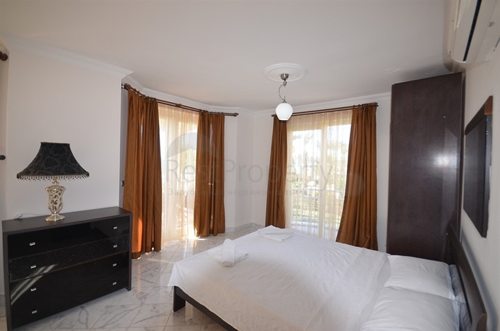 Вілла з власним пляжем і прямим видом на море