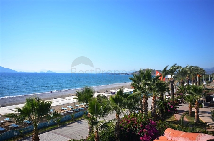 Вілла з власним пляжем і прямим видом на море