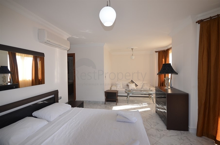 Вілла з власним пляжем і прямим видом на море