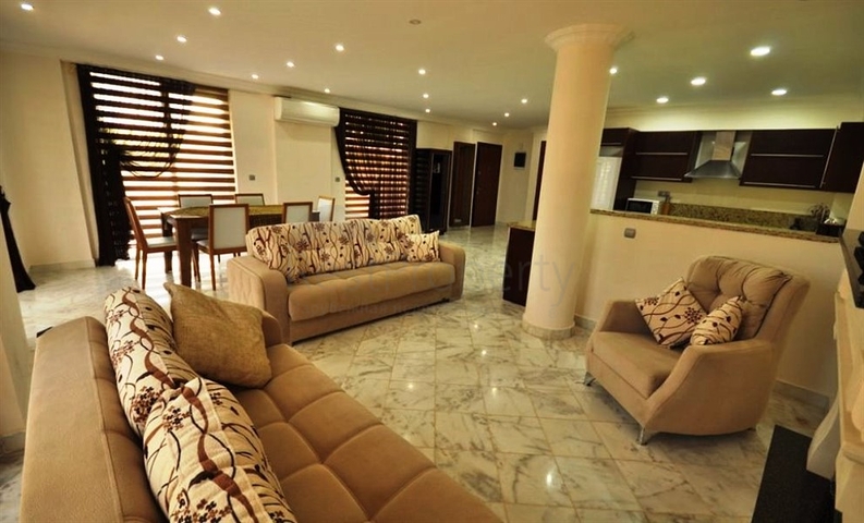 Вілла з власним пляжем і прямим видом на море