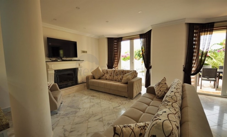 Вілла з власним пляжем і прямим видом на море