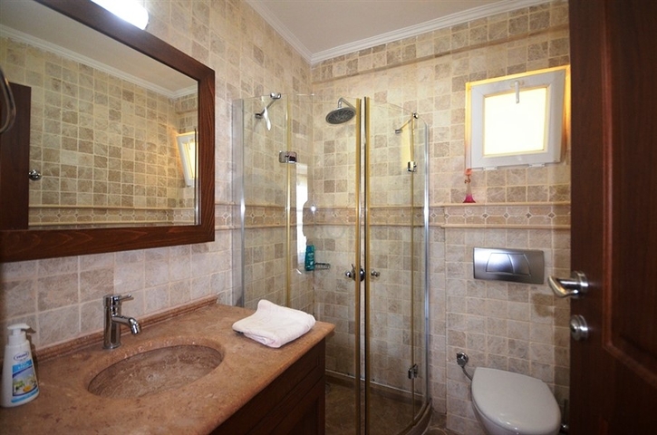 Вілла з власним пляжем і прямим видом на море