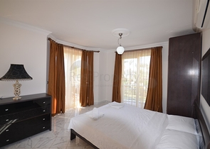 Вілла з власним пляжем і прямим видом на море